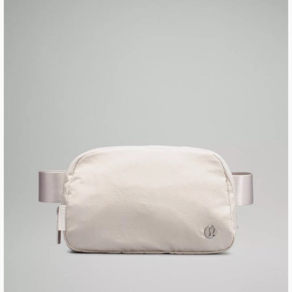 Lululemon Everywhere Belt Bag NWT, white Opal